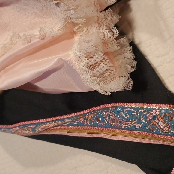 Madame Alexander Martha Randolph #1503 16" Inch Doll with Stand - Picture 12 of 16